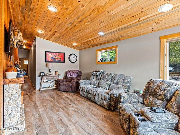 3rd image of 190 Leelah Ln