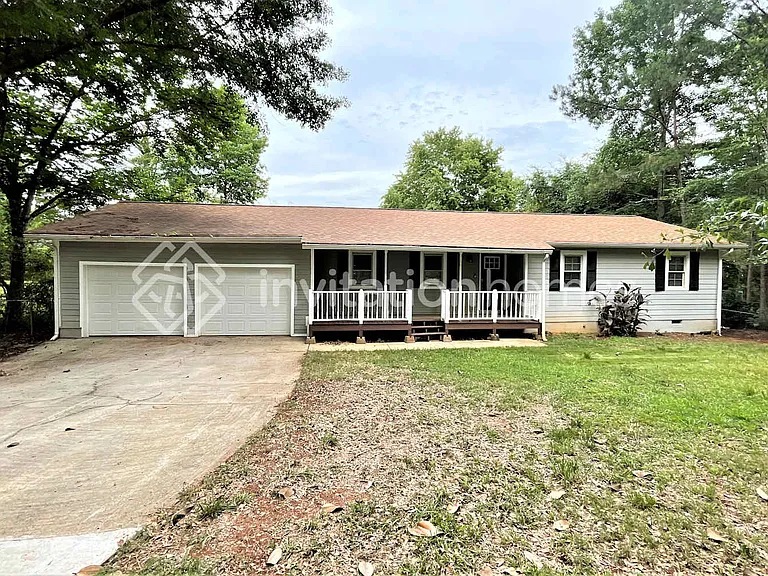 4812 Hemlock Dr SE — Photo 1