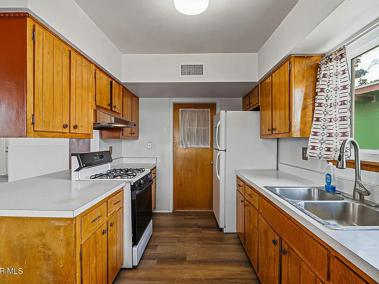 10520 Champlain St — Photo 9