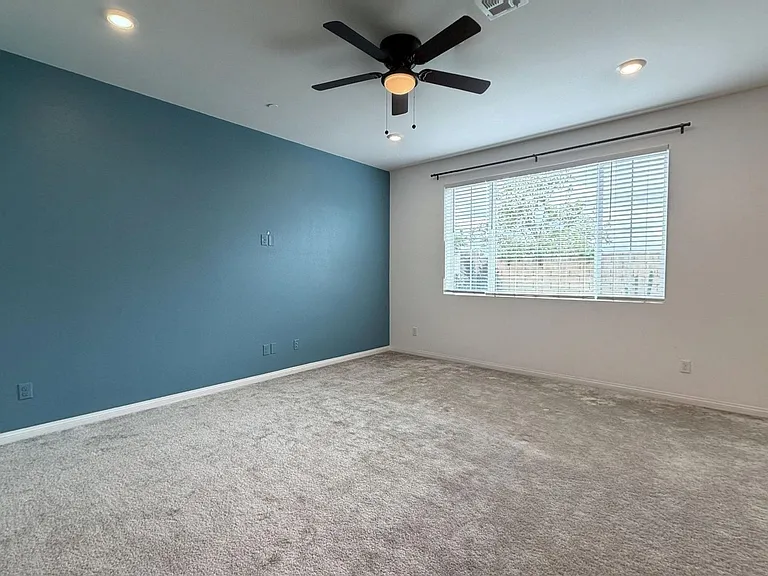 1685 Camellia Ln — Photo 2