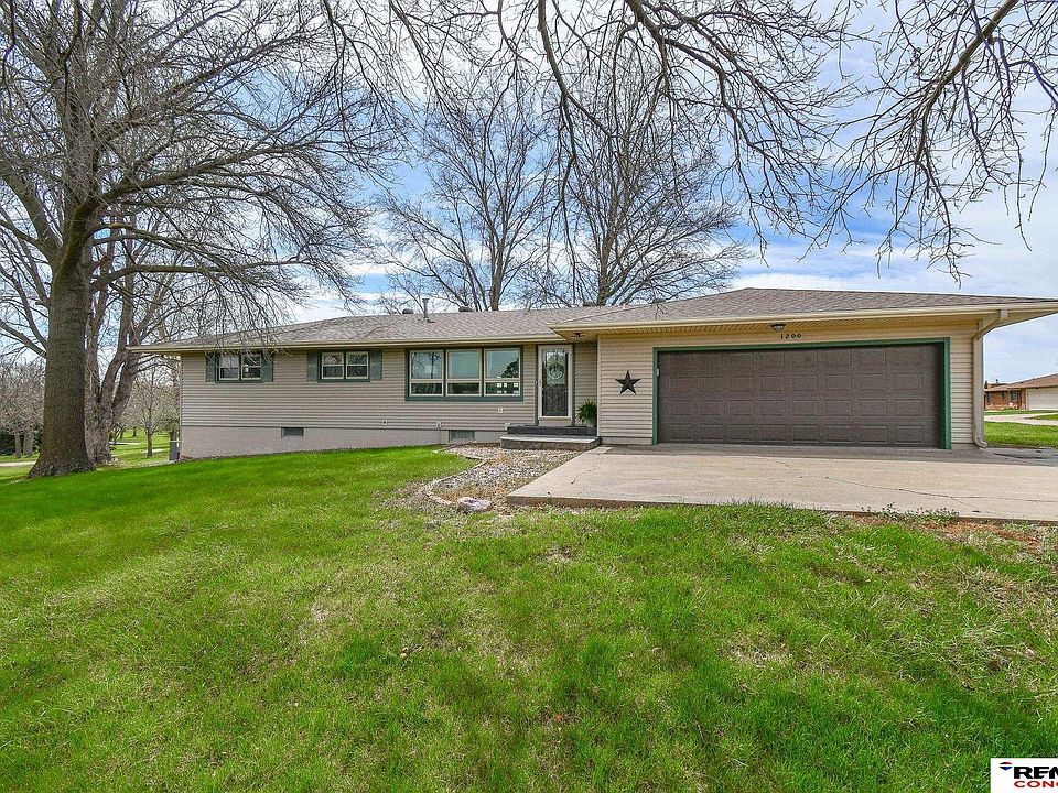 1st image of 1200 Parker Dr