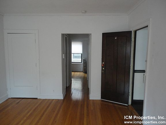 4th image of 4600 N Winchester Ave #4604-3D