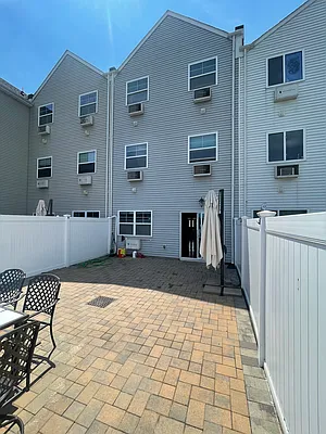 Rented by PMG Real Estate  | media 14