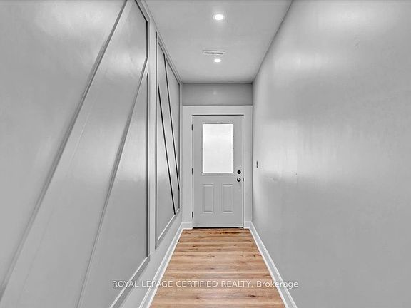 5th image of 176 Emerald St N