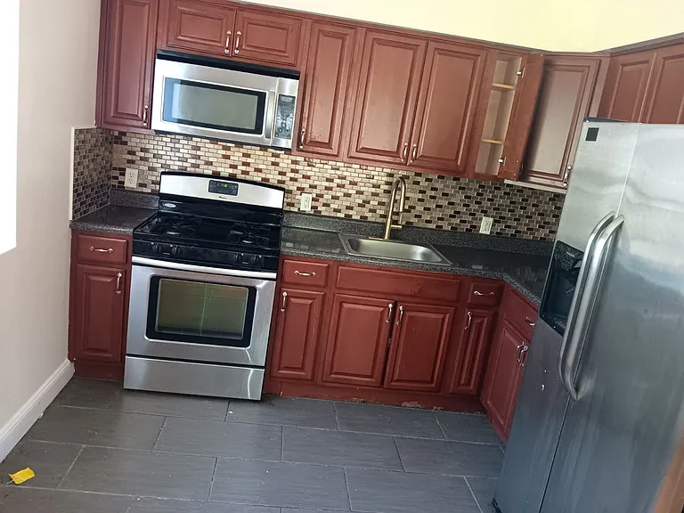 232 Shephard Ave — Photo 7