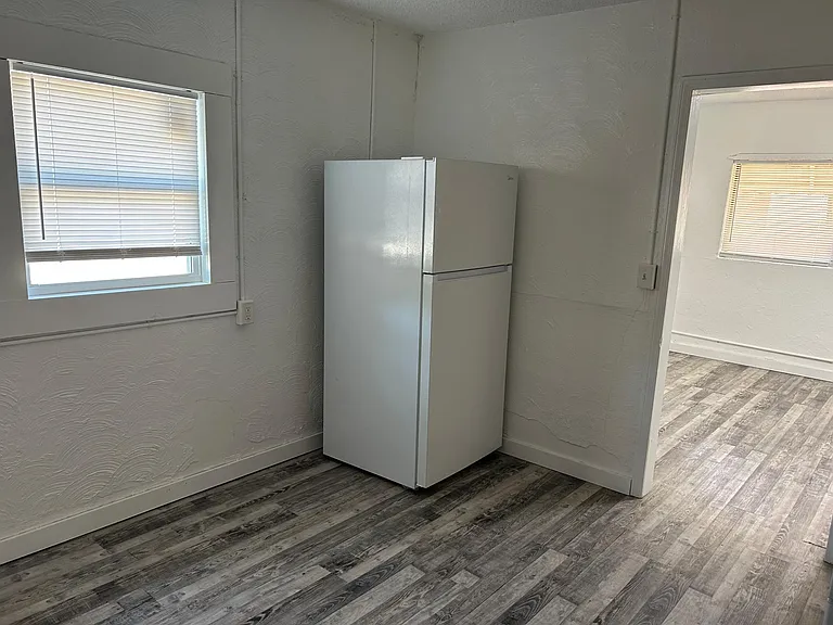 106 S Monroe Ave — Photo 8