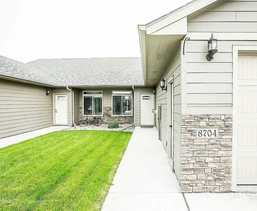 3 bed, 1275 sqft, $2,150 — Photo 2