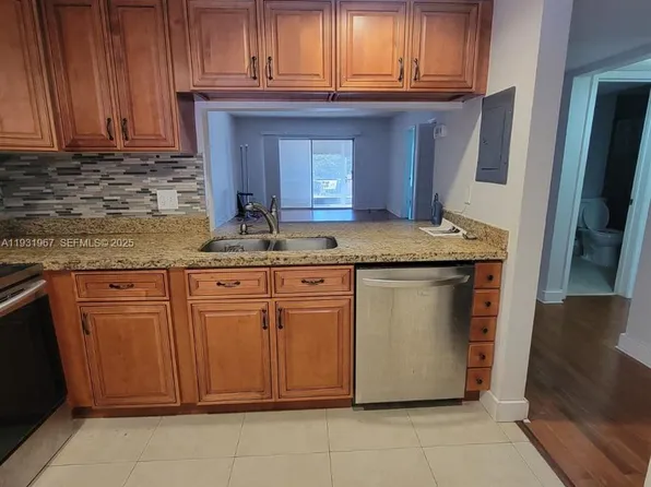 4321 NW 9th Ave APT 102, Pompano Beach, FL 33064