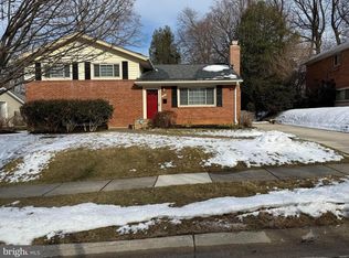 9809 Holmhurst Rd, Bethesda, MD 20817