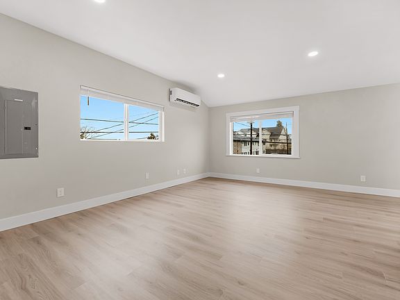 2nd image of 1412 23rd St Unit 3