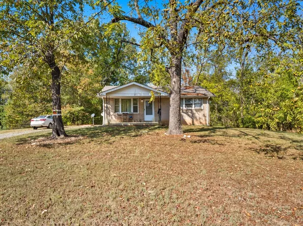 833 Grays Chapel Rd, Southside, TN 37171