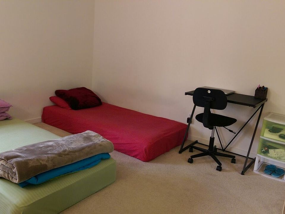 2nd image of 3900 Parkview Ln APT 01D