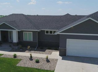 27219 Regal Ct, Sioux Falls, SD 57108