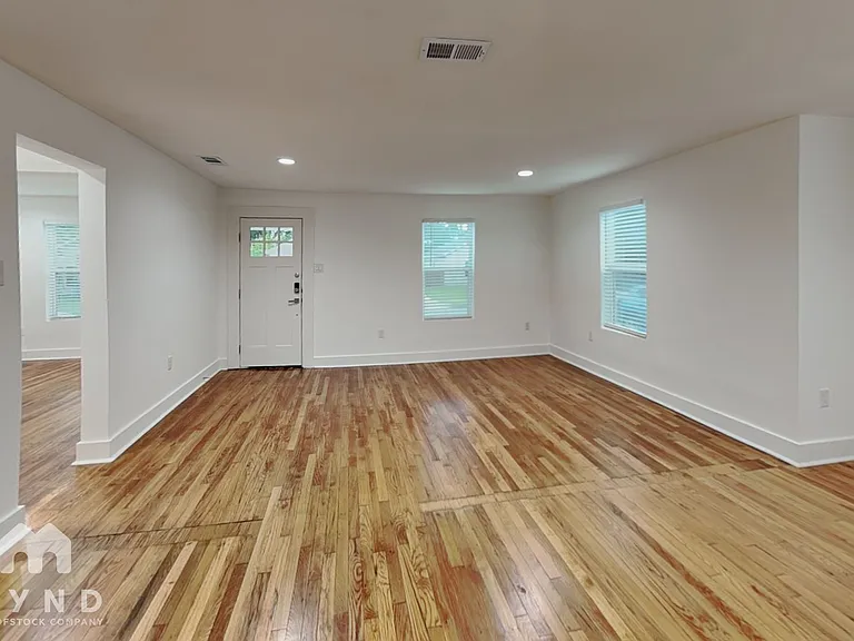 2718 Lawrence St — Photo 2
