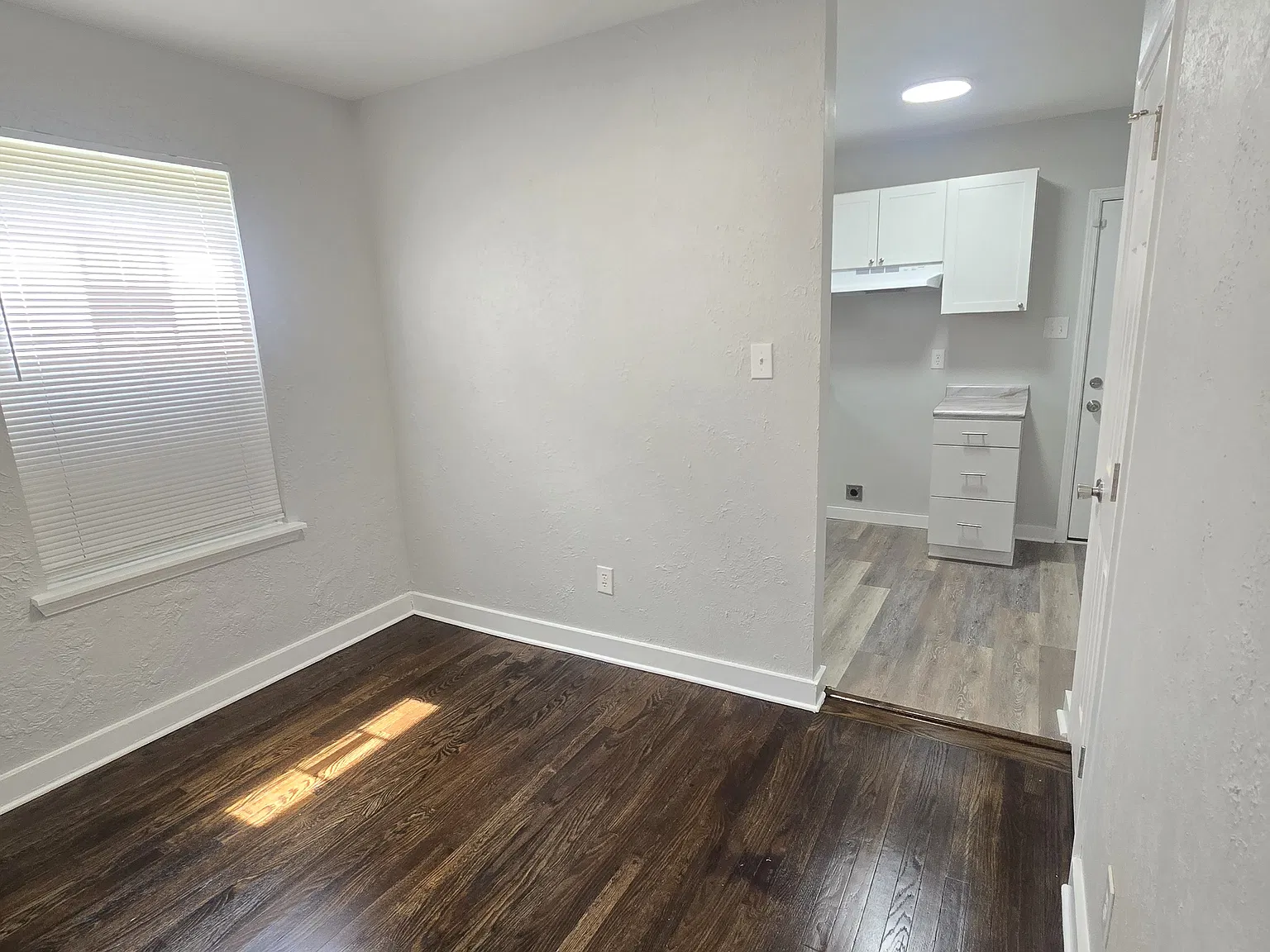 3 bed, 956 sqft, $1,095 — Photo 3