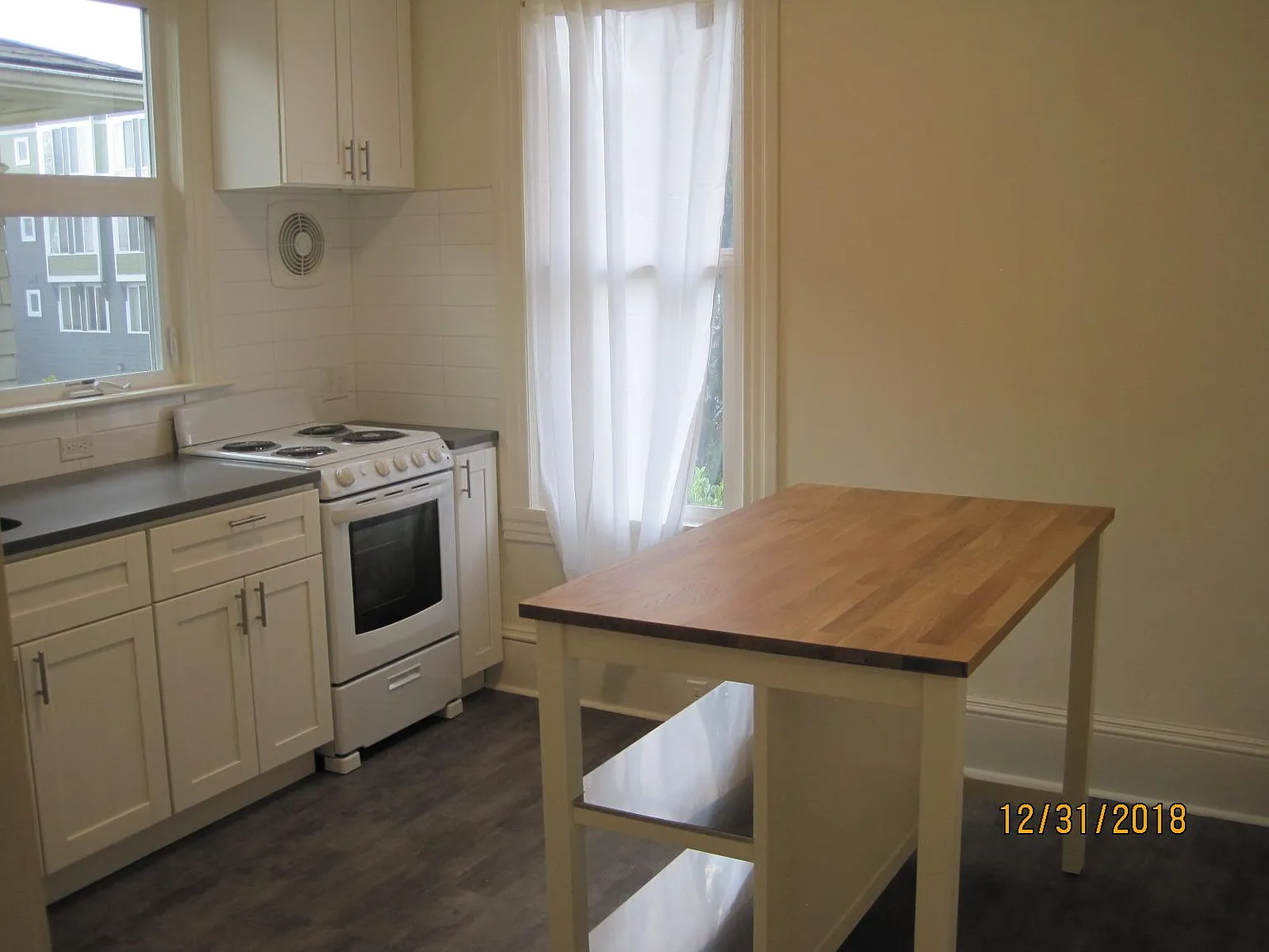 4 bed, 1.5 bath, 808 sqft, $3,990 — Photo 2