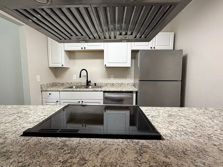 653 Holyoke Court — Photo 10