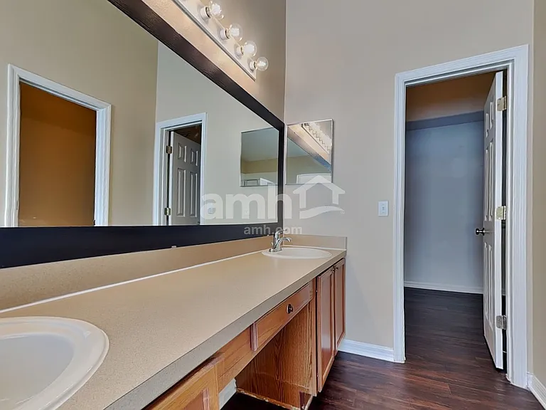 7964 Oakstone Ct — Photo 11