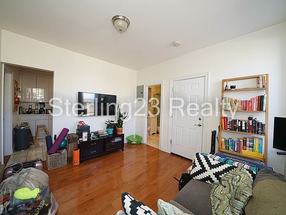 5th image of 24-01 31st St #B2