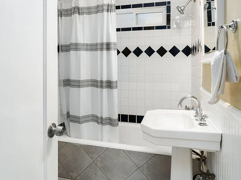 7615 SE Morrison St — Photo 16