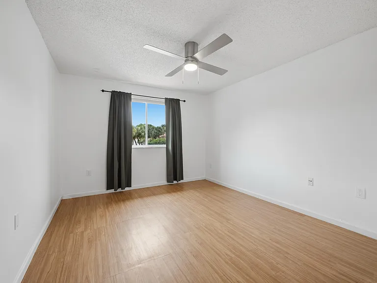 13215 Glenmoor Dr — Photo 13