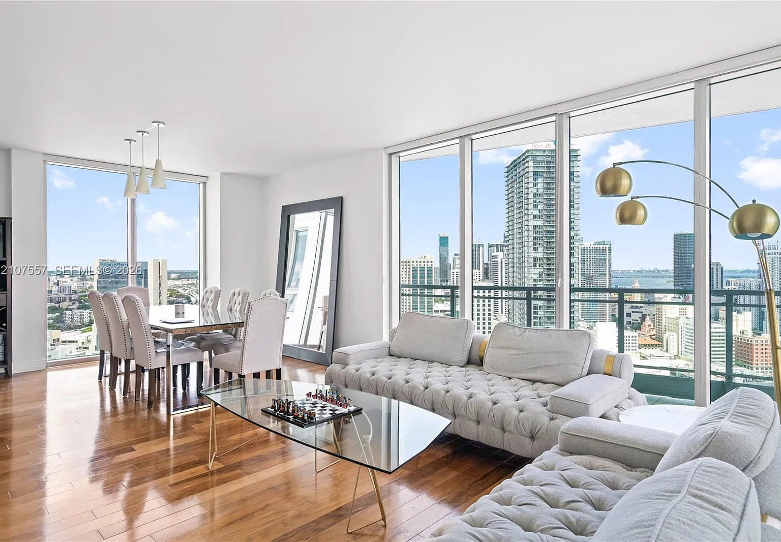 Ivy Condo — Photo 1