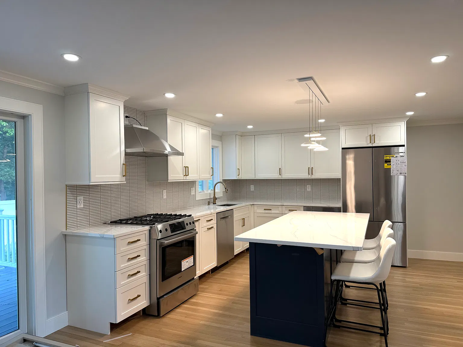 3 bed, 1.5 bath, 1340 sqft, $3,700 — Photo 2