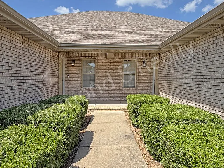 1331 W Sackett St — Photo 3