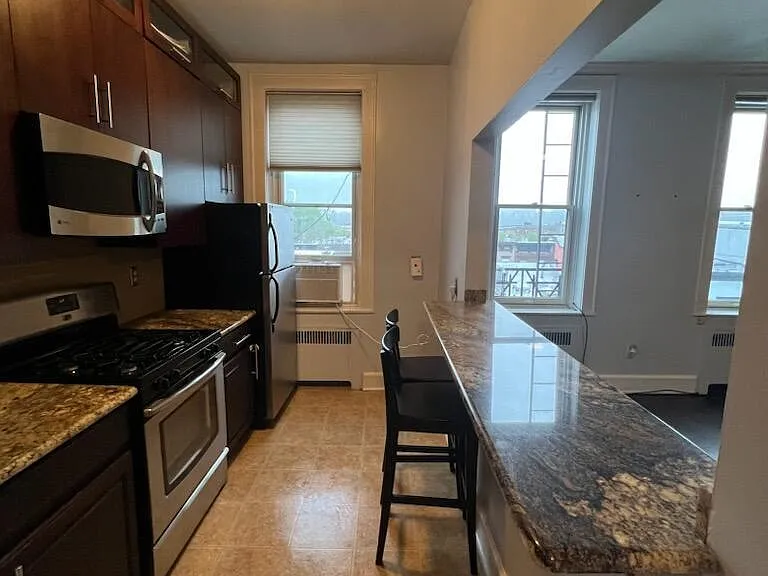1026 Washington St #5R — Photo 4