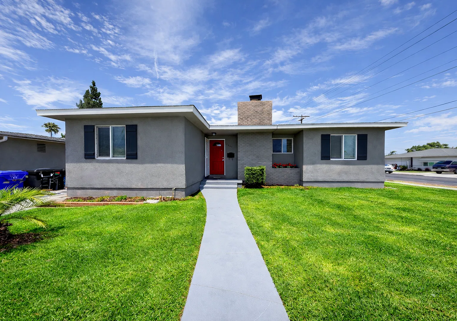 Private Turfed Yard! Large 5 Bed / 3 Bath House on Dorothy — Photo 1