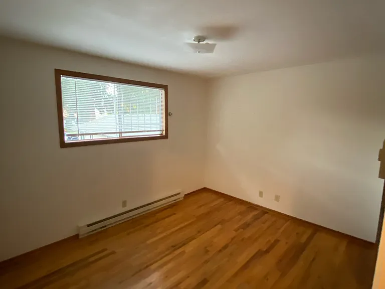 1347 Fir St S — Photo 15