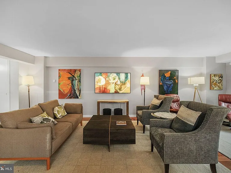 4201 Cathedral Ave NW #114W — Photo 1