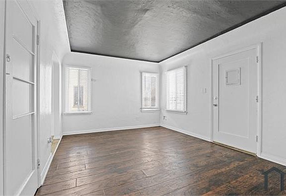 5th image of 1052 W 105th St
