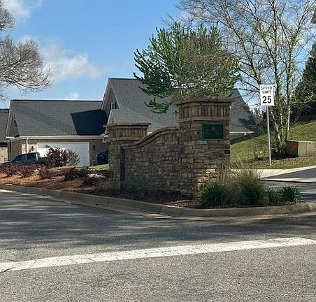 4th image of 9208 Golfview Cir