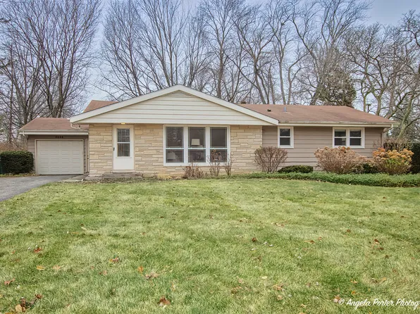 5046 Glendale Dr, Gurnee, IL 60031