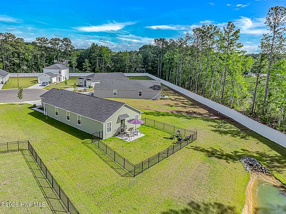 4th image of 240 Birchwood Drive