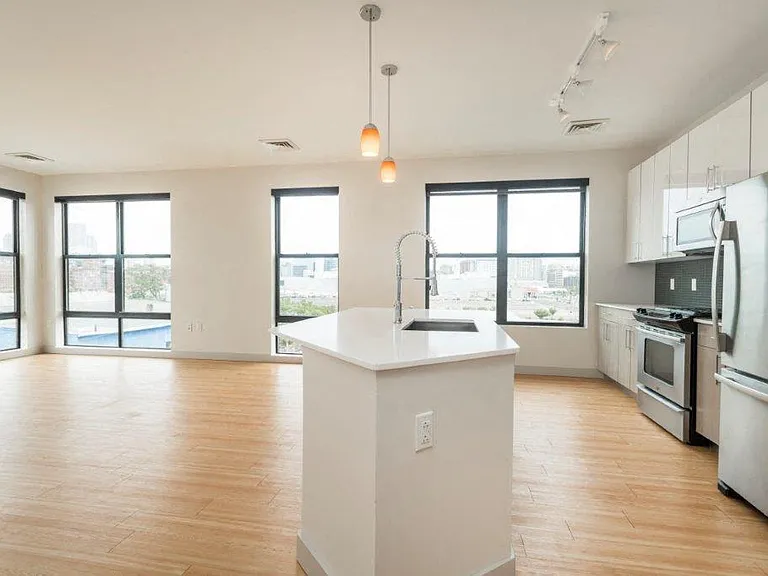 West Square Apartments — Photo 255