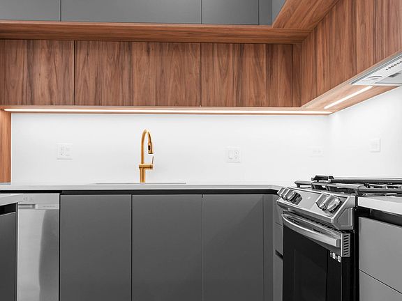 5th image of 514 N Leavitt St #201