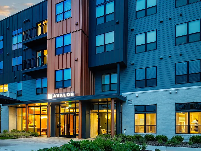 Leasing entrance