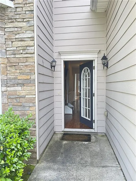 6 bed, 3.5 bath, 2991 sqft, $2,700 — Photo 2