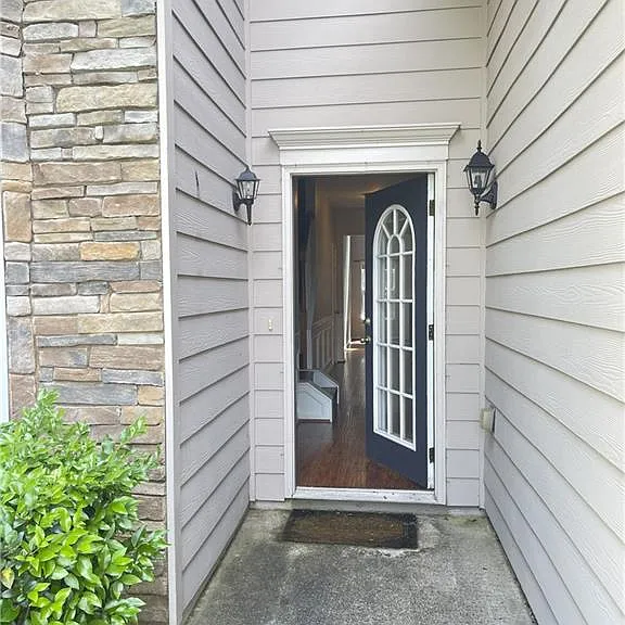 385 Blackwood Ln — Photo 2