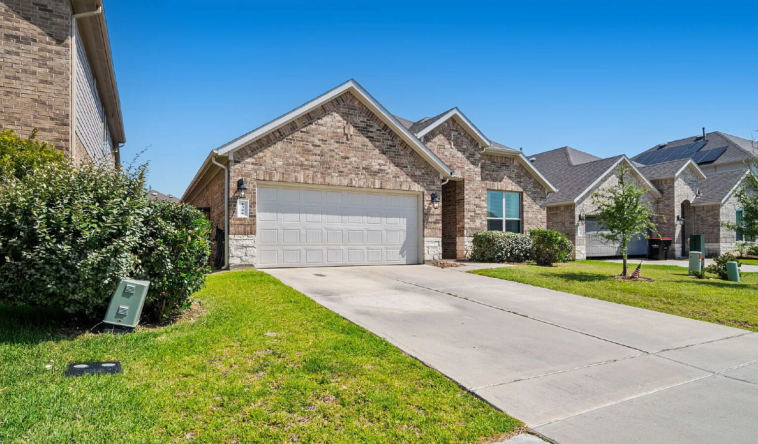 4 bed, 3.0 bath, 2082 sqft, $2,300 — Photo 2