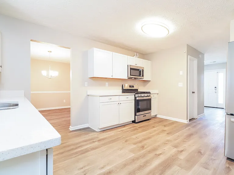 1085 Ivey Ln — Photo 6