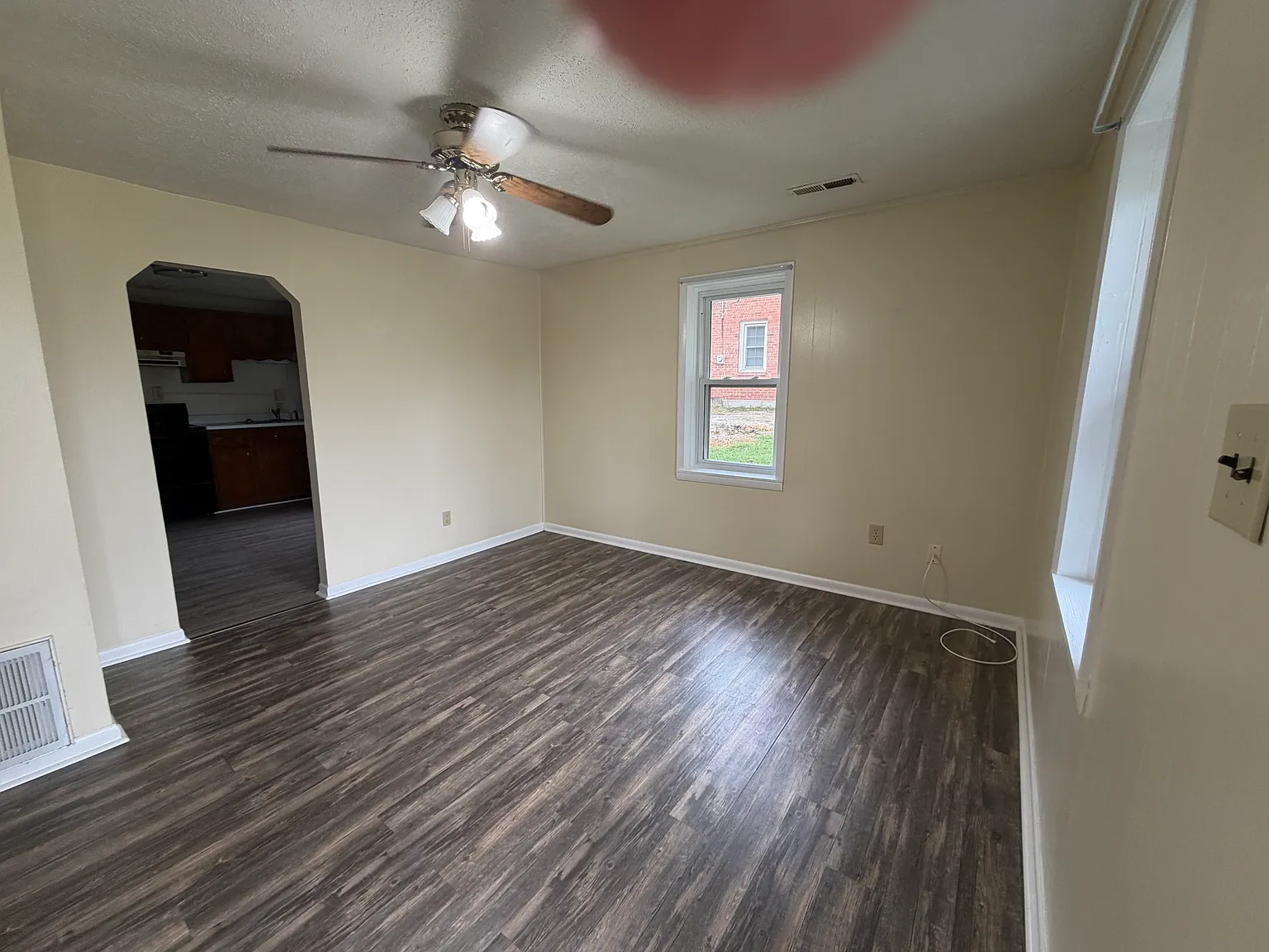 2 bed, 1000 sqft, $1,025 — Photo 3