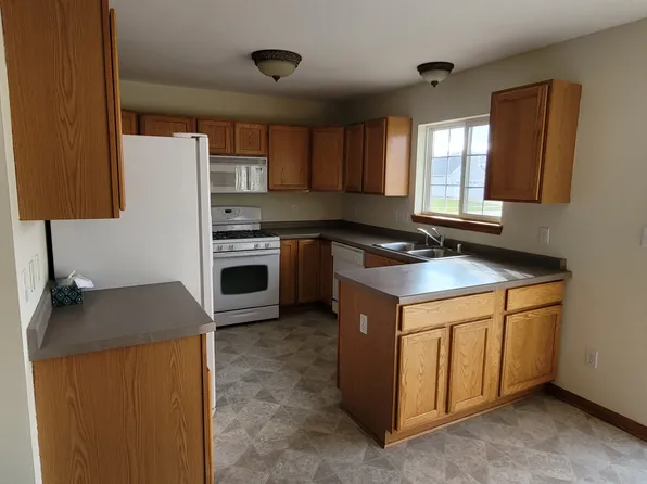 814 N Patricia St, Elkhorn, WI 53121