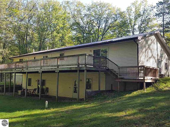 3rd image of 840 N Slawson Dr