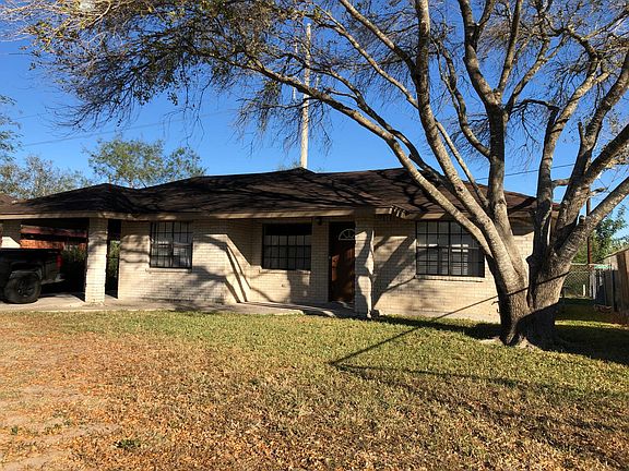 Spacious front yard