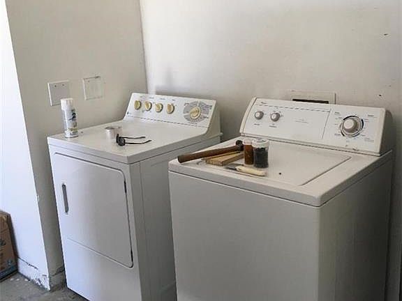 4th image of 2920 Santa Barbara Blvd