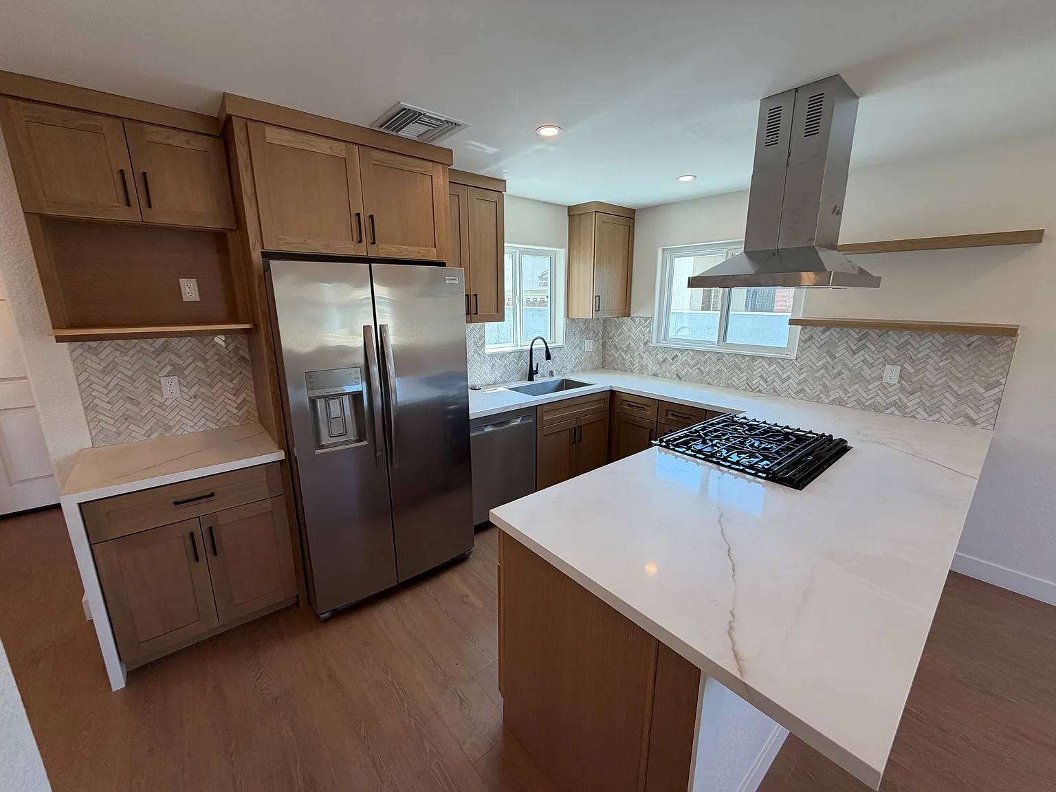 3 bed, 2000 sqft, $4,450 — Photo 2
