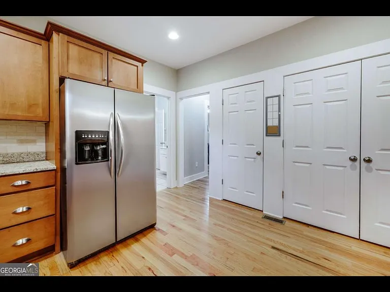 90 Hart Ave — Photo 16